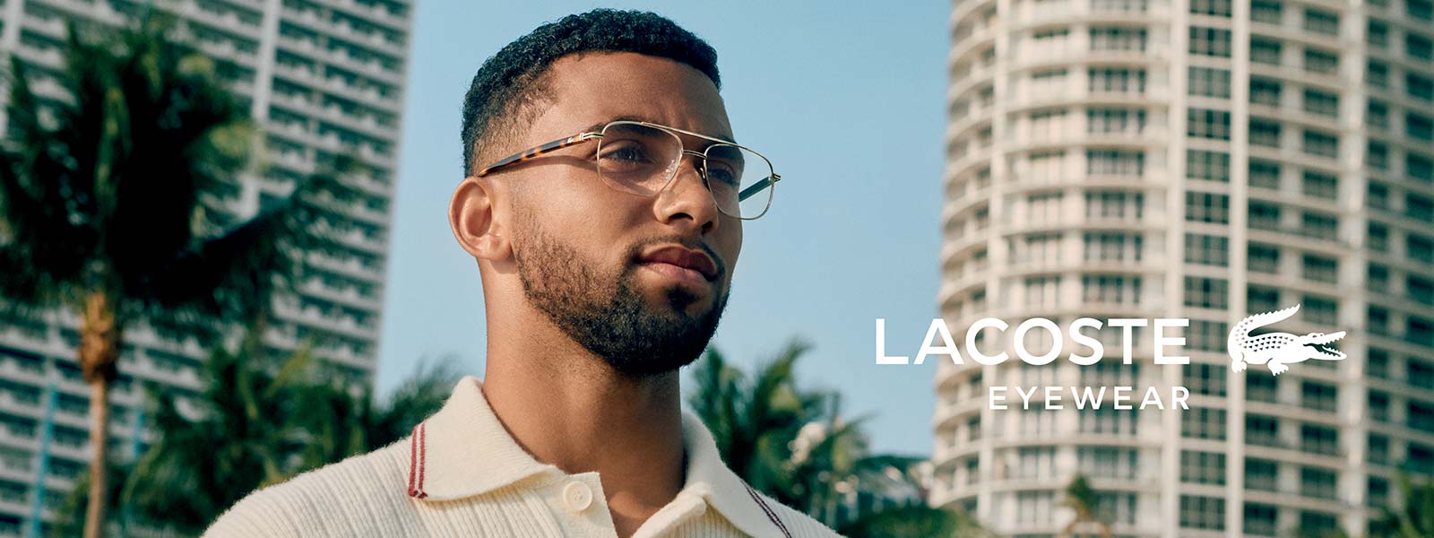 Lacoste: Mann mit Brille